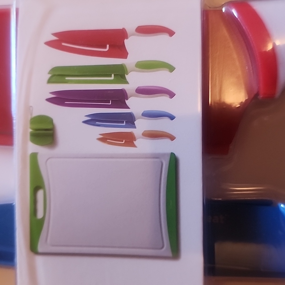 NWT 12 Piece Knife Set with Cutting Board & Sharpener - Picture 2 of 6